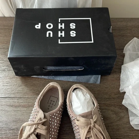 Size 6 Shu Shop star studded sneakers - Picture 3 of 7